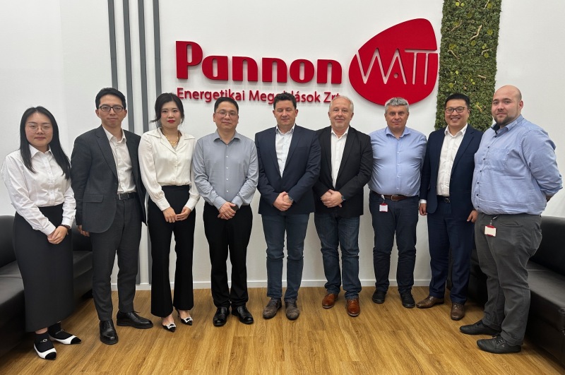 Representatives from Risen Energy visited us